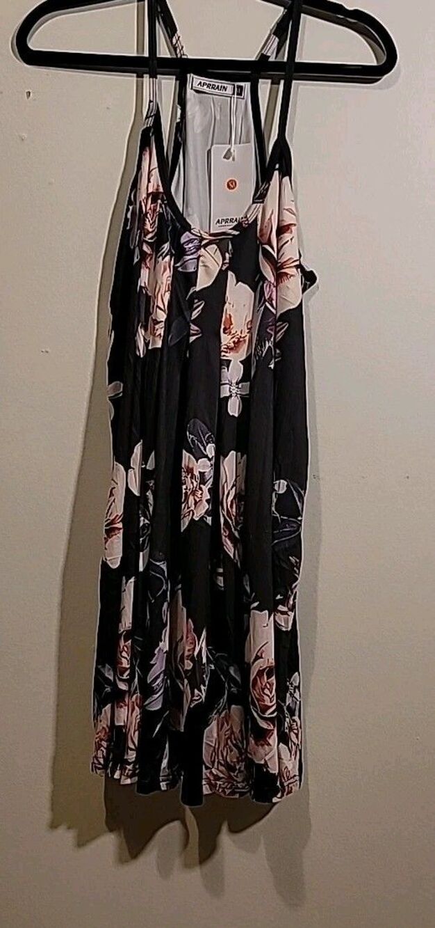 Aprrain  Chemise, NWT, Size Medium, Black With Pink Roses